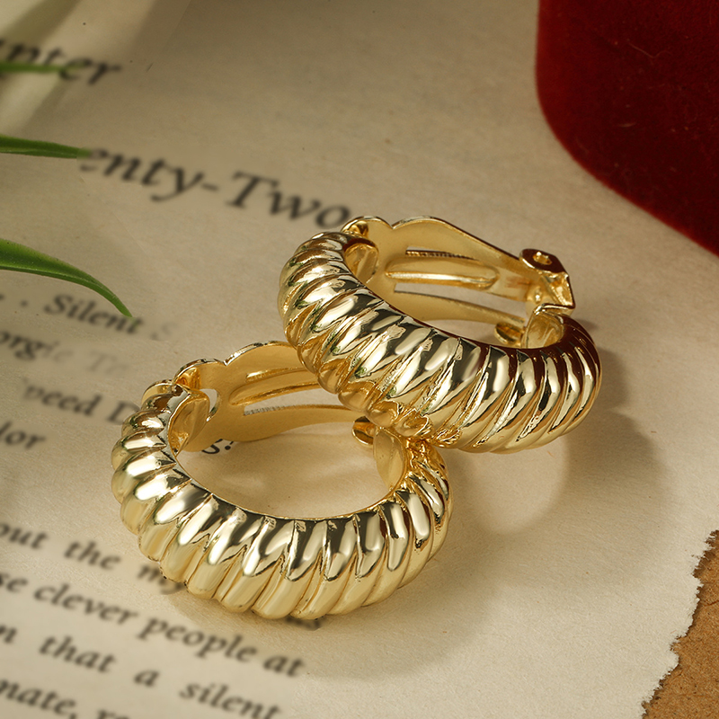 Stainless Steel Croissant Chun - Body Jewelry Hypoallergenic ulasan dan harga